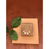 Guldbelagt åben creol med fine perlemors perler samt guld perler set oppefra