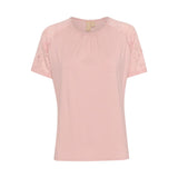 BELIA NICOLE BLOUSE PALE MAUVE
Virkelig fin t-shirt fra Culture. Belia t-shirt har rund hals, korte blonde ærmer. Den har en normal pasform.
Rund hals og korte ærmer
Blonder
Flot rosa farve
Normal t-shirt pasform
Størrelsesguide: Belia t-shirt er normal i størrelsen.