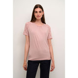 BELIA NICOLE BLOUSE PALE MAUVE
Virkelig fin t-shirt fra Culture. Belia t-shirt har rund hals, korte blonde ærmer. Den har en normal pasform.
Rund hals og korte ærmer
Blonder
Flot rosa farve
Normal t-shirt pasform
Størrelsesguide: Belia t-shirt er normal i størrelsen.