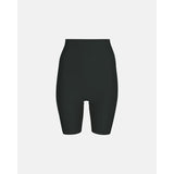 DECOY SHAPEWEAR SHORTS BLACK
Lækker Shapwear shorts fra Decoy med høj talje. Produceret i en let, strech kvalitet, der sikrer en hel silhuet og pænt hold på kroppen.
Shapwear shorts
Klassisk sort
Fåes i hudfarvet
Størrelsesguide: Shapwear shorts er normale i størrelsen