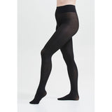 DECOY TIGHT PERFECT FIT 80 DEN BLACK
Strømpebuks produceret i 3D kvalitet, som sikrer ekstra god og blød pasform, da kvaliteten er meget strækbar. Strømpebuksen har bredt taljebånd, som gør den meget behagelig at have på, bomuldskile, flade sømme og forstærkning i tå. 80 denier. Oekotex certificeret.
80 denier (hvilket betyder hvor tæt de er vævet)
Bred linning
Flade sømme
Mat look
Farven er sort
Størrelsesguide: Strømpebuks er normale i størrelsen