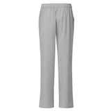 LOVE1024-12 L.GREY
LOVE1024-12 er en enkeltfarvet buks i et løstsiddende design og går lige op og ned. Bukserne har åbne lommer i hver side foran, og elastisk taljen.
Skår lommer
Elastisk i talje
Grå
Løstsiddende 