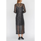 LOVE1238-18090-000
Smuk paillet kjole fra LOVE&DIVINE. Love1238 har rund hals, lange ærmer. Kjolen har en underkjole og sidder let tætsiddende, den lukkes med en lille knap i nakken. Man kan også bruge den uden underkjolen også have et fint sæt undertøj sæt på. Den perfekte kjole en årets julefrokost elller nytår.
Rund hals, lange ærmer, underkjole og let tætsiddende
Pailletter
Sort
Størrelsesguide: Kjolen er normale i størrelsen.