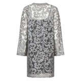 LOVE1263 804 SILVER GREY
En kort løstsiddende transparent kjole fra LOVE&DIVINE. Kjolen er i et blomster mønster og har en aftagelig underkjole
Rund hals, 7/8 ærmer, underkjole og løstsiddende
Transparent med underkjole
Blomster mønster
Sølv grå
Størrelsesguide: Kjolen er normale i størrelsen.