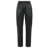 LOVE928-BLACK
Eksklusiv læderbuks med lange lige ben fra LOVE&DIVINE. Bukserne har en høj talje med elastik. Bukserne har en lommer i hver side.
Ægte lammeskind
Elastik i taljen, skårlommer
Sort
Størrelsesguide: Skind bukserne er normal til rummelig i størrelsen, så svinger du mellem 2 størrelser, så tag det mindste