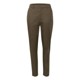 LORAINE PANTS MAJOR BROWN
Fine højtaljede bukser fra Kaffe. Loraine pants har elastik og et fast stykke i livet, skrålommer og paspel lommer bagpå. De har lige smalle ben.
Elastik i livet, skrålommer og paspel lommer
Farven er grå brun
Fuld benlængde
Almindelig pasform