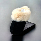 Sorte hjememsko med cremefarvet plys set forfra