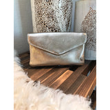 champagne farvet kreditcard holder eller pung med flap og knap set forfra