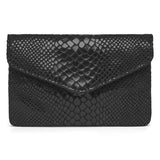 PURSE CREDIT CARD HOLDER BLACK CROCO
Denne lille skønne pung fra Depeche, har et klassisk og tidsløst design. Farven er en klassisk sort med krokodille print, den lukkes med knap og der medfølger bælte, så den kan bruges som talje taske.
Lukkes med knap
Klassisk sort
Krokodille print
Fås i flere farver
100% skind
H: 18 x L: 10.5 D: 2 cm
Indvendigt: Pungen er inddelt i tre sektioner med plads til kreditkort derudover har pungen en lynlås lomme til mønter. 