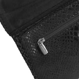 PURSE CREDIT CARD HOLDER BLACK CROCO
Denne lille skønne pung fra Depeche, har et klassisk og tidsløst design. Farven er en klassisk sort med krokodille print, den lukkes med knap og der medfølger bælte, så den kan bruges som talje taske.
Lukkes med knap
Klassisk sort
Krokodille print
Fås i flere farver
100% skind
H: 18 x L: 10.5 D: 2 cm
Indvendigt: Pungen er inddelt i tre sektioner med plads til kreditkort derudover har pungen en lynlås lomme til mønter. 