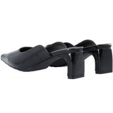 ROWE HEEL CUTINE MULE BLACK MEDINA
Flotte spidssnudet lak højehæle fra kollaktation MEDINA BIANCO. Skoen er åben i hælen og har en virkelig bløde sål med gode trædepuder. Hæl er også perfekt, til dem der ønsker en let og nem højhælet sko.
Lak
Højehælet (højde 6 cm og brede 4 cm. på hælen)
Sort
Spidssnude