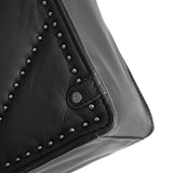 SHOULDERBAG/HANDBAG 227 BLACK/GUN METAL
Denne smarte skuldertaske med et råt look, samt et lille feminint touch i form af matte nitter fra Depeche. Tasken er inddelt i et stort rum, der giver plads til alle dine nødvendigheder, samt en lille lynlåslomme til mindre genstande, så du nemt kan holde styr på dine ting. Øverst lukkes tasken med en knaplukning.
Lækker og blød
Flot klassisk sort farve
Matte nitter
100% kolæder
Størrelsesguide: Mål: H: 24x B: 30 x D: 12 cm.