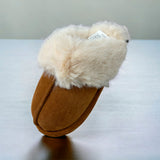 brun lukket sutsko med plys set forfra