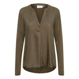 oliven grøn bluse med lange ærmer og v udskæring set forfra