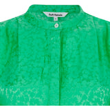 Smuk grøn bluse fra struktur mønster lange ærmer og stolpe fortil set forfra tæt på knap