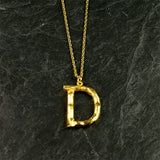 Halskæde med bogstav vedhæng