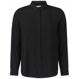 Sort gennemknappet skjorte med almindelig skjortekrave lange ærmer med manchet og knap set forfra