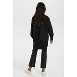 Klassisk sort skjorte fra Kaffe med lange ærmer knapper og klassisk skjortekrave med model