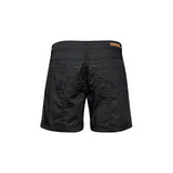 Sorte shorts med lommer og nitter