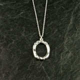 Halskæde med bogstav vedhæng