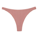 Sødeste g-streng fra Cozy med sødt hulmønster og fint lille kantbånd set forfra