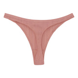 Sødeste g-streng fra Cozy med sødt hulmønster og fint lille kantbånd set bagfra