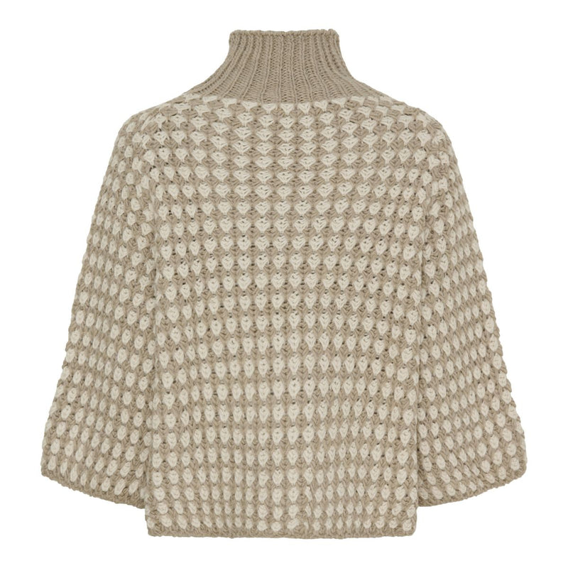 23825 MARTA DU CHATÈAU CLEMENTINE KNIT BEIGE/CALCE

Flot grov strikket bluse fra&nbsp;Marta du cháteau. Clementine knit har høj krave, 3/4 lange ærmer og en rummelig løs pasform.&nbsp;



Grov strikket
3/4 lange ærmer
Rummelig og løs pasform
Beige og hvid


Størrelsesguide: Clementine&nbsp;knit er onesize og dækker str. XS-XL.