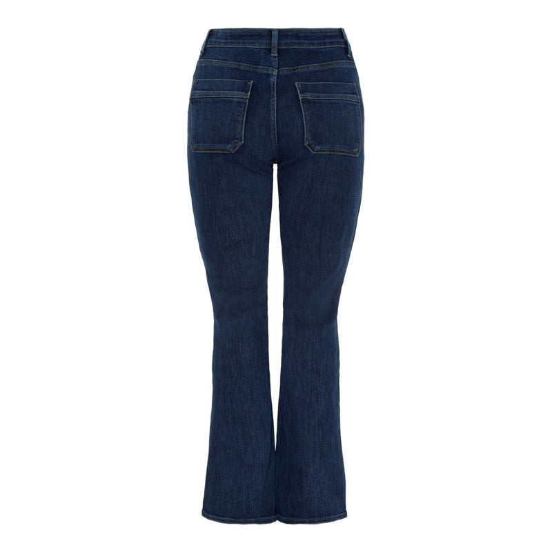 26210 MARTA DU CHÁTEAU JEANETT JEANS DENIM BLUE

Super smarte jeans med guldspænde fra Marta du cháteau. Det er jeans i en mørk denim farve med guld spænden ved lommerne. Jeanett bukserne har massere af stræk i sig, så de vil give sig, når man har dem på. De lukkes med lynlås og en enkel guld knap. Udover det smarte guldspænde med lommerne, så har bukserne vidde ben, som bare ser rigtig godt ud, når det sidder til over lårene. Sidst men ikke mindst har bukserne 2 lommer foran og 2 lommer bagpå.&nbsp;

Denim