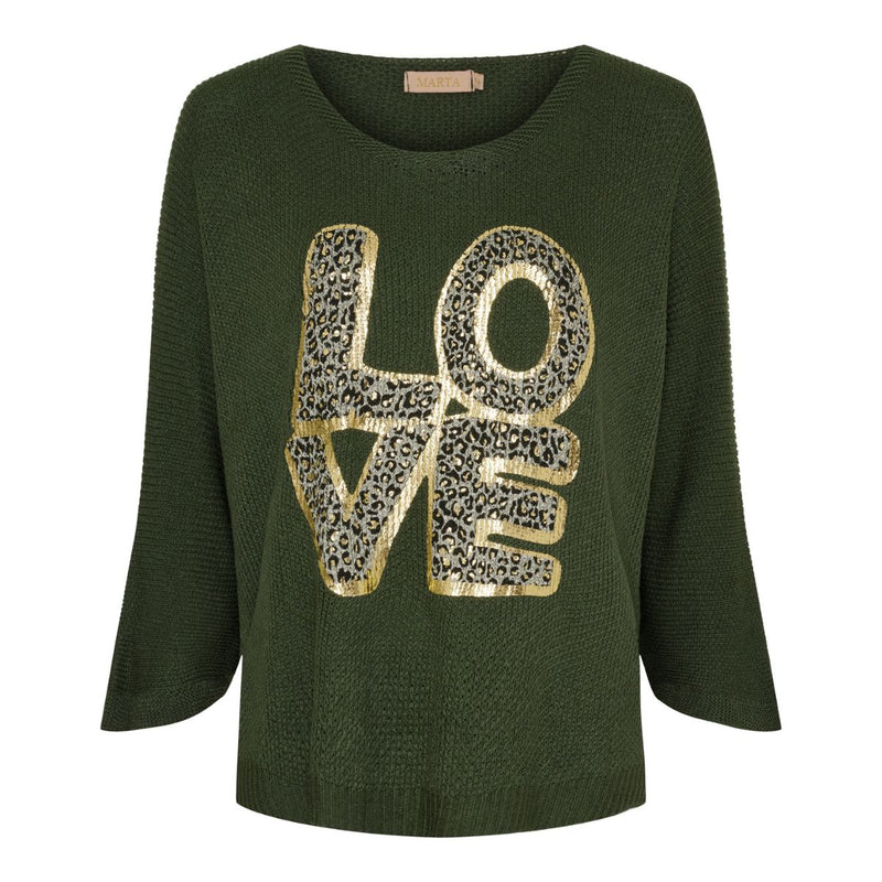 6028 MARTA DU CHÁTEAU FELICIE KNIT MILITARY

fintvævet strik bluse fra Marta du cháteau. Den har en dyb rund hals og 3/4 lange ærmer og en rummelig pasform. Strik blusen har teksten "LOVE" med leo print og guld på brystet.&nbsp;


Dyb rund hals og 3/4 lange ærmer
Farven er grøn

Rummelig pasform


Størrelsesguide: Den er normal i størrelsen. Str. S/M dækker str. XS/34-M/38 og str. L/XL dækker str. L/40-XXL/44
