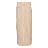 AGATHE SKIRT SAND/BLACK PIN STRIPE  Super flot tætsiddende lang nederdel fra Kaffe. Passer sammen med Agathe waistcoat. Nederdelen har en lang slids bagpå, som lige skal sprættes op forneden inden brug. Brug den sammen med Agathe waistcoat eller med en T-shirt/skjortebluse/top.  Fast linning og slids bagpå Sand/black stribe Tætsiddende lang model