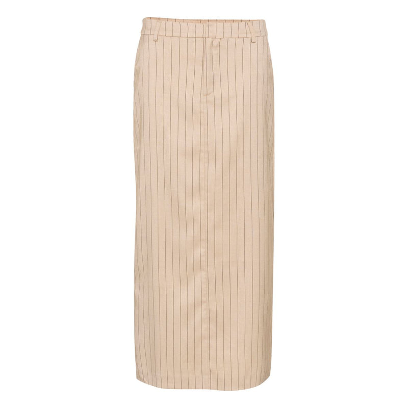 AGATHE SKIRT SAND/BLACK PIN STRIPE  Super flot tætsiddende lang nederdel fra Kaffe. Passer sammen med Agathe waistcoat. Nederdelen har en lang slids bagpå, som lige skal sprættes op forneden inden brug. Brug den sammen med Agathe waistcoat eller med en T-shirt/skjortebluse/top.  Fast linning og slids bagpå Sand/black stribe Tætsiddende lang model