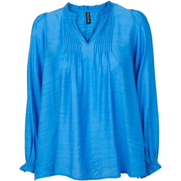 Blå bluse fra prepair med rund hals v udskæring og den har små læg over bryst og lange ærmer som afsluttes med elastik set forfra