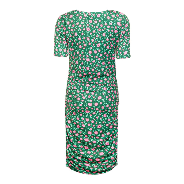 Grøn kjole fra liberte med lyserøde og grønne blomster den har rund hals korte ærmer og rynk i siden set bagfra
