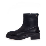 AMIE BOOT BLACK PATENT

Super fede støvler fra Copenhagen shoes, i læder og lak skind. Amie boot har lynlås i den ene side og en pynte lynlås påbag. De har en tyk såler og en ultra blød og lækker indvendig sål.



Lynlås i den ene side, lak på snude
Klassisk sort skind
Skaftomkreds: 28 cm målt ved øverste kant på en str. 39
Skafthøjde: 16 cm på en str. 39
Almindelig pasform. God til bredde fødder


Størrelsesguide: Amie&nbsp;boot er normal i størrelsen.