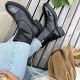 AMIE BOOT BLACK PATENT

Super fede støvler fra Copenhagen shoes, i læder og lak skind. Amie boot har lynlås i den ene side og en pynte lynlås påbag. De har en tyk såler og en ultra blød og lækker indvendig sål.



Lynlås i den ene side, lak på snude
Klassisk sort skind
Skaftomkreds: 28 cm målt ved øverste kant på en str. 39
Skafthøjde: 16 cm på en str. 39
Almindelig pasform. God til bredde fødder


Størrelsesguide: Amie&nbsp;boot er normal i størrelsen.