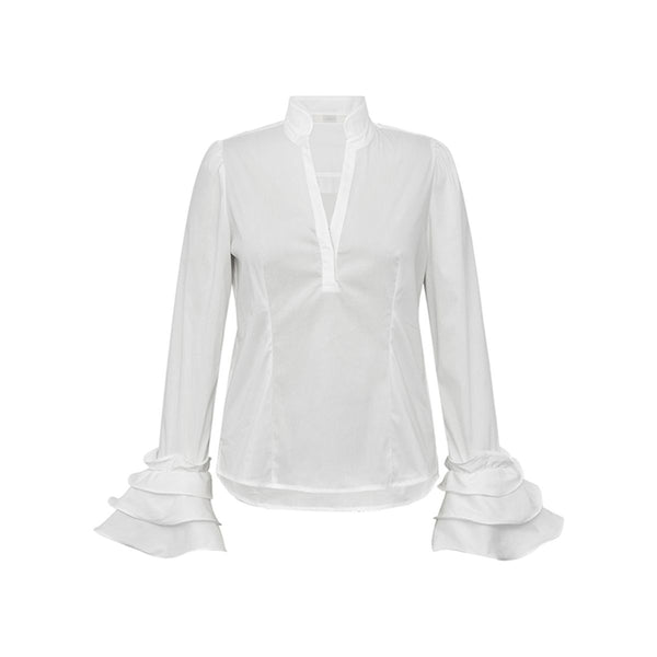 ASTAGO SHIRT OFF WHITE

Elegant og feminint skjorte fra Gossia. Skjorten er med v- formet åbning foran, lange ærmer, der afsluttes med voluminøse flæser ved manchetterne. Pasformen er figursyet og har en lækker blød og let kvalitet.

V-udskæring, lange ærmer, flæser&nbsp;
Figursyet&nbsp;
Hvid
Fåes også i sort

Størrelsesguide: Asta shirt er normal til lille i størrelsen, svinger du mellem 2 størrelser, anbefaler vi du tager den størreste&nbsp;&nbsp;