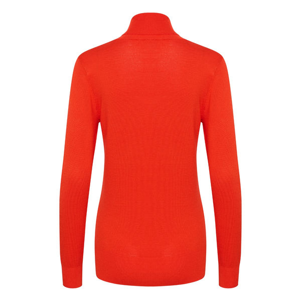 ASTRID ROLL NECK FIERY RED

Super lækker bluse fra Kaffe med rullekrave, i en klassisk sort farve.&nbsp;Den er lavet i en lækker blød jersey kvalitet, har lange ærmer som afsluttes med ribkant og en tætsiddende pasform.&nbsp;



Rullekrave, lange ærmer og ribkanter
Rød
Fås også i sort og hvid
En del af Kaffes basisprogram
Tætsiddende pasform


Størrelsesguide: Astrid Roll Neck er normal i størrelsen. Ønsker man ikke at den sidder for tæt, kan man vælge en størrelse større.