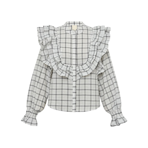 COCOGO SHIRT OFF/WHITE/BLACK CHECKS

CocoGO bluse med et ternet mønster i grå/hvide nuancer fra Gossia. Blusen har voluminøse flæsedetaljer langs kraven og foran, som give et romantisk og er elegant. Ærmerne er lange med elastik ved håndleddene, som gør at man får et let puff-effekt. Blusen er blød og let.


Ternet mønster, flæser, puff effekt og elastik
Hvid og grå

Størrelsesguide: CocoGo blouse er normal i størrelsen.&nbsp;