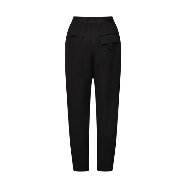 ATALIEGO PANTS BLACK&nbsp;

AtalieGO tailored pants i blødt polyester fra Gossia. Bukserne har elastikbånd i taljen og 2 lommer. Bukserne er designet med læg som ligger med et flot snit, hvor læg er stukket 9 cm ned fra taljen. Dette er med til at give en flad mave.


Elastikbånd i taljen, 2 lommer, læg med flot snit (stukket 9 cm) ned fra taljen.

Loos fit&nbsp;
Klassisk sort


Størrelsesguide: AtalieGO&nbsp;Pants&nbsp;er normal i størrelsen.&nbsp;