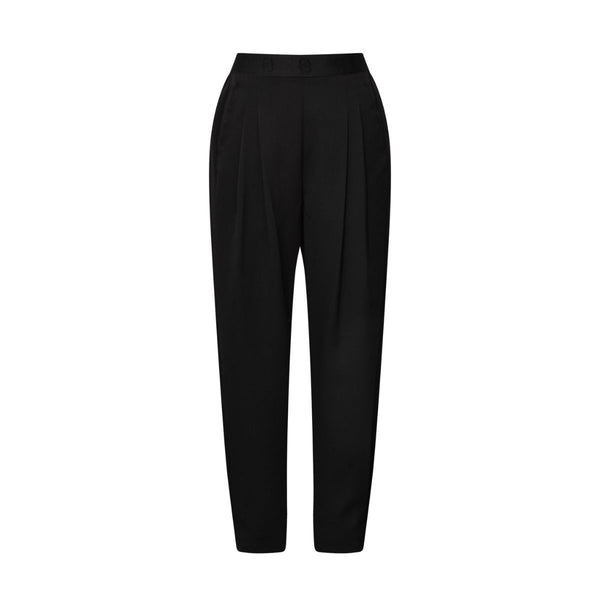 ATALIEGO PANTS BLACK&nbsp;

AtalieGO tailored pants i blødt polyester fra Gossia. Bukserne har elastikbånd i taljen og 2 lommer. Bukserne er designet med læg som ligger med et flot snit, hvor læg er stukket 9 cm ned fra taljen. Dette er med til at give en flad mave.


Elastikbånd i taljen, 2 lommer, læg med flot snit (stukket 9 cm) ned fra taljen.

Loos fit&nbsp;
Klassisk sort


Størrelsesguide: AtalieGO&nbsp;Pants&nbsp;er normal i størrelsen.&nbsp;