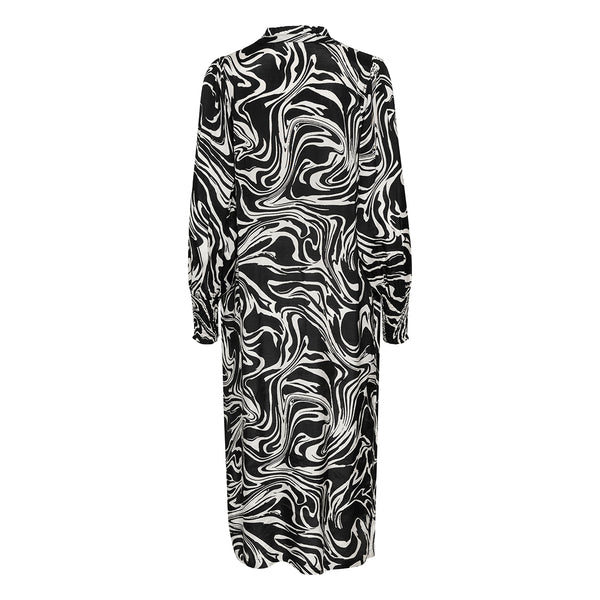 Lang kjole med sort og hvidt grafisk print  med v-hals og lange ærmer