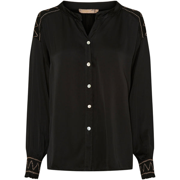 Klassisk sort gennemknapper skjorte i et shiny look med lange ærmer som afsluttes med smock og fine syningsdetaljer set forfra