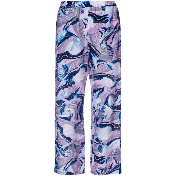 Viskose bukser fra one two luxzuz med vidde ben elastik i linningen lommer i siden farverne er blå og lilla nuancer set forfra