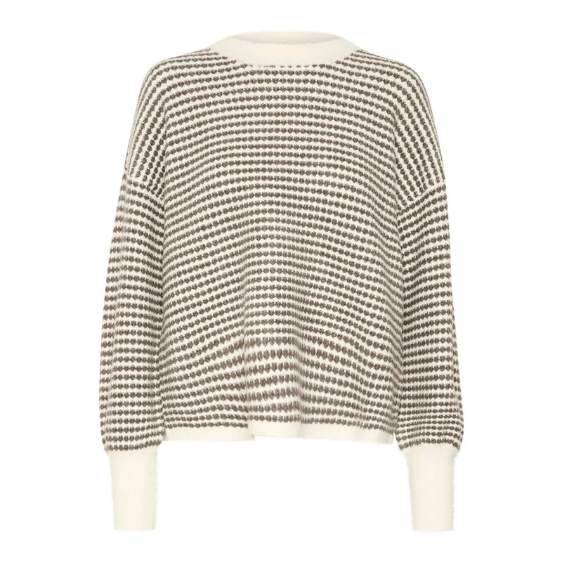 ELLERY KNIT PULLOVER CHALK/MAJOR BROWN

Så skøn blød og lækker strik fra Kaffe, i en lækker kvalitet. Ellery knit er hvid farve med grå brun hjerte lignede mønster, den har rund hals og lange ærmer som afsluttes med en bred ribkant.



Rund hals, lange ærmer, ribkanter
Farverne er hvid og grå brun
Fås også i andre farver
Løs pasform