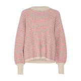 ELLERY KNIT PULLOVER FEATHER GRAY/ROSA

Så skøn blød og lækker strik fra Kaffe, i en lækker kvalitet. Ellery knit er beige farve med rosa hjerte lignede mønster, den har rund hals og lange ærmer som afsluttes med en bred ribkant.



Rund hals, lange ærmer, ribkanter
Farverne er beige og rosa
Fås også i andre farver
Løs pasform
