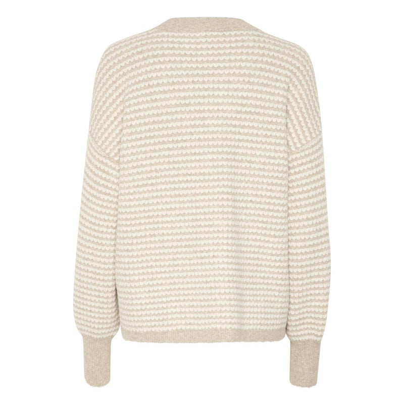 ELLERY KNIT PULLOVER FEATHER GREY/CHALK

Så skøn blød og lækker strik fra Kaffe, i en lækker kvalitet. Ellery knit er sand farvet&nbsp; med hvide hjerte lignede mønster, den har rund hals og lange ærmer som afsluttes med en bred ribkant.



Rund hals, lange ærmer, ribkanter
Farverne er sand og hvid
Fås også i andre farver
Løs pasform