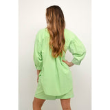 lysegrøn skjorte med halv lange ærmer og by asbæk model set bagfra