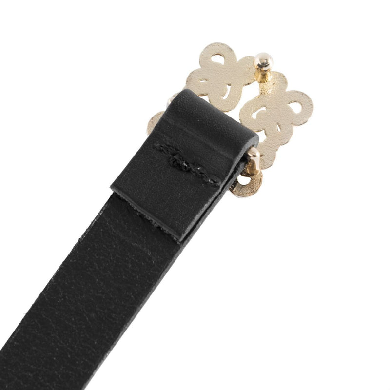 JEANS BELT BLACK (NERO) 15492-099

Virkelig flot og elegant læderbælte fra&nbsp;Depeche. Bæltet er lavet i den lækreste og bløde læderkvalitet. Det er dekoreret med det smukkeste guld spænde. Pift dit outfit med dette dekorative bælte.


Lækkert og blødt skind
Flot spænde i guld
Findes i to længder
Klassisk sort farve
Fåes i cognac farvet&nbsp;