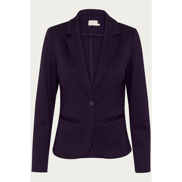 JENNY BLAZER DAWN PURPLE

Klassisk blazer, fra&nbsp;Kaffe&nbsp;i den lækreste bløde og stækbare jersey kvalitet.&nbsp;
Den&nbsp;har et klassisk snit med almindeligt revers, to paspel lommer,&nbsp;skulderpuder samt en enkelt knap og matchende&nbsp;satinfoer.

Reverskrave, paspel lommer fortil og&nbsp;enkelt knap til lukning.
Mørke lilla
Fås i flere farver
Figursyet pasform

Størrelsesguide:&nbsp;Jenny blazeren er stor i størrelsen. Vi anbefaler at du vælger en størrelse mindre end du plejer.&nbsp;