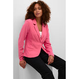 Pink blazer med revers lange ærmer knap og paspel lommer set tæt på kaffe model